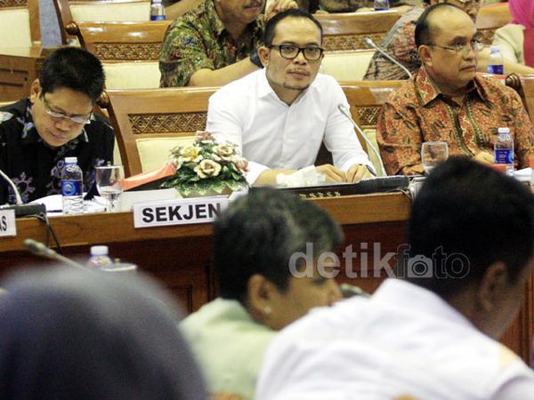 Menaker Hanif Raker Dengan Komisi IX