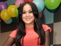 Kerap Digoda Om-om, Begini Cara Juwita Bahar Menolak