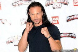 Fanny Ghassani Batal Nikah, Bintang Power Rangers Bunuh Teman Sekamar