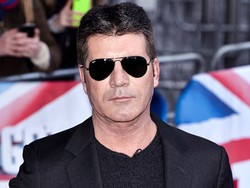 Kocak! Simon Cowell Pingsan Gara-gara Dihipnotis Anjing