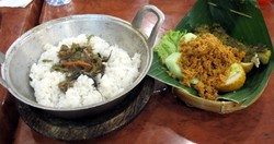 The Kiosk Food Market: Jajan Nasi Liwet Sambel Hejo dan Mie Kocok yang Gurih Hangat