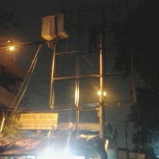 Reklame Tak Berizin di Jalan Semarang Dikepras