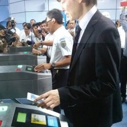 Bayar KRL Pakai Ponsel, Cukup Potong Pulsa