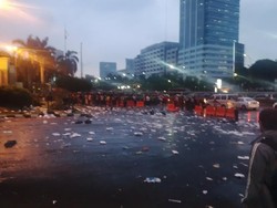 Demo Soal Freeport di Depan DPR Rusuh, Polisi Kena Lemparan Batu