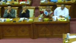 Saat Foto Pria Mirip Samad Peluk Wanita di Ranjang Digilir di Komisi III