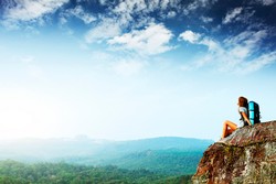 7 Tanda Kamu Tergila-gila Liburan ke Gunung