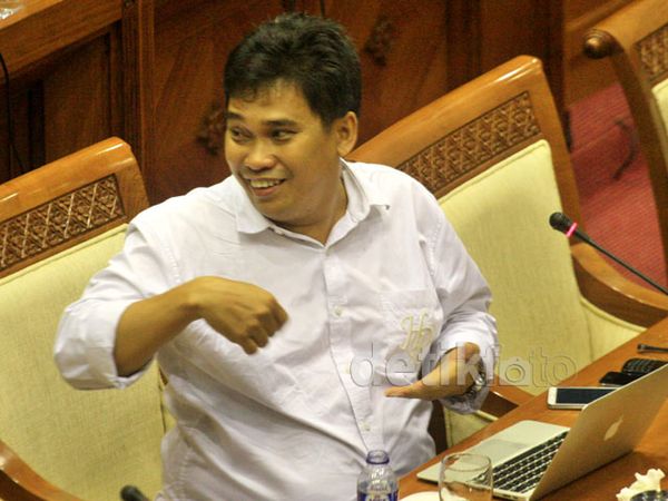 DPR Ragukan Zainal Tahir Soal Foto Mesra Samad