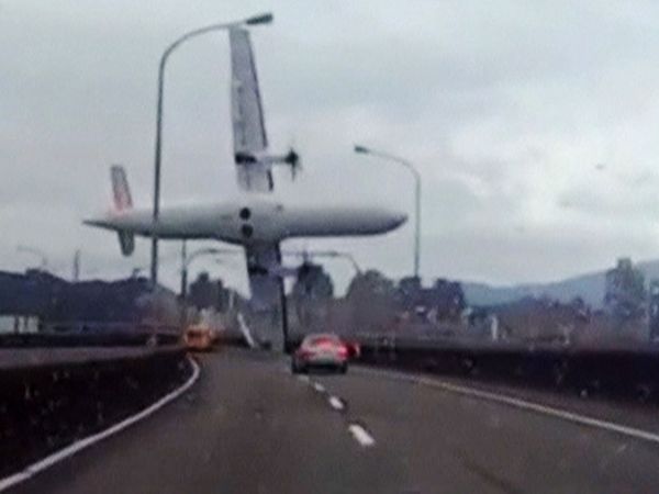 Detik-detik Jatuhnya Pesawat TransAsia