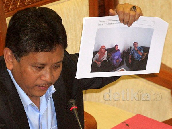 Hasto Beberkan Bukti Pertemuan Samad-PDIP di DPR