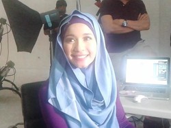 Teteskan Air Mata, Laudya Cynthia Bella Ungkap Beratnya Putuskan Berjihab