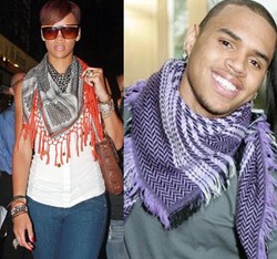 Foto: Gaya Selebriti Hollywood Saat Pakai Scarf Keffiyeh