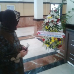 Masuk 3 Besar Wali Kota Terbaik Dunia, Risma Dapat Selamat dari Menteri Susi