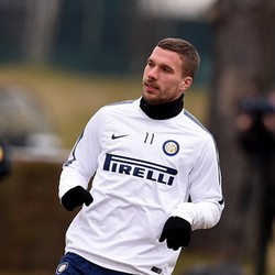 Tak Masuk Skuat Inter di Liga Europa, Podolski Tak Masalah