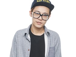 Retweet Foto Perempuan Tanpa Busana, Twitter Idola KPop Ini Diretas?