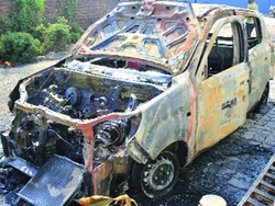 Baru Beberapa Jam Dibeli, Mobil Berbahan Bakar Gas Ini Hangus Terbakar