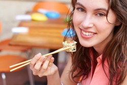 Berjuta Manfaat Sehat di Balik Nikmatnya Makan Sushi