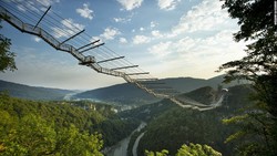 Super Ngeri, Berani Jalan Kaki di Jembatan Rusia Ini?