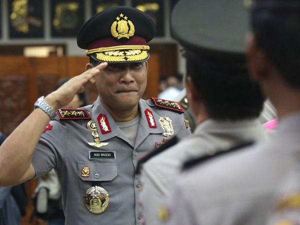 Kabareskrim Budi Waseso Dapat Bintang Tiga