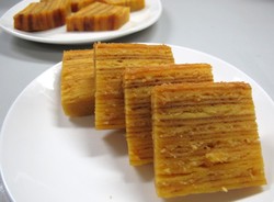 LAN: Lembut Kue Lapis Legit Original dan Keju Beraroma Wangi Mentega