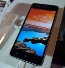 Lenovo Rilis Duet Smartphone 5 Inch