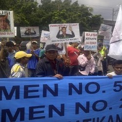 100 Orang Ngaku Nelayan Demo Kantor Menteri Susi