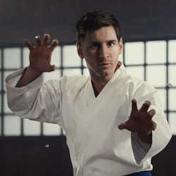 Ketika Messi Jadi Karateka dan Suarez Seorang Koboi