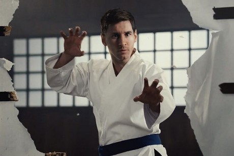 Ketika Messi Jadi Karateka dan Suarez Seorang Koboi