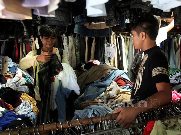 Pemerintah Akan Berantas Pakaian Impor Bekas