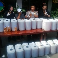 Warkop Jual Miras Digerebek, 21 Jeriken Isi Miras Disita