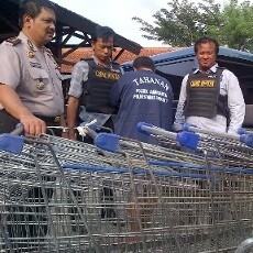 Nganggur, Pria Ini Curi 70 Troli