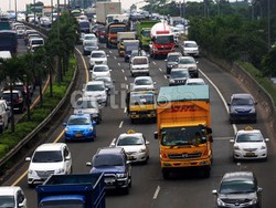 Makin Sesak, Penjualan Mobil dan Motor Lokal Dibatasi?