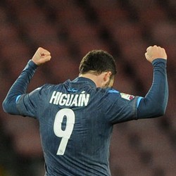 Napoli Sedang Panas, Higuain Juga