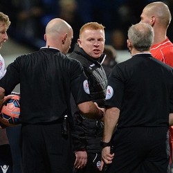 Kalah dari Liverpool, Manajer Bolton Kritik Wasit