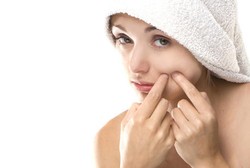 Survei: Tak Pede karena Jerawat, Orang Bisa Berpikiran untuk Bunuh Diri