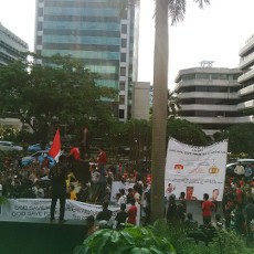 Ratusan Buruh Demo Dukung KPK, Jalur Lambat Rasuna Said Ditutup