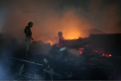 Puluhan Rumah di Kawasan Padat Penduduk di Medan Terbakar