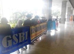 Serikat Buruh Protes Pemecatan 3 Pamdal DPR karena Hamil