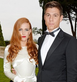 Happy Wedding! Riley Keough Resmi Menikah dengan Ben Smith-Petersen