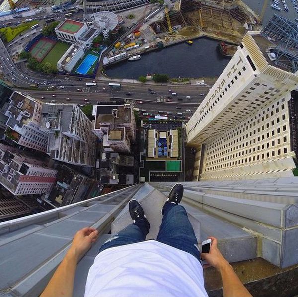 Penggila Foto Ekstrim yang Menantang Maut