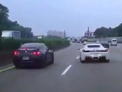 Balapan dengan Ferrari, Nissan GT-R Sundul Mobil Lain