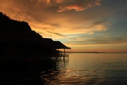 Ada Sunset Secantik Ini di Pulau Seram