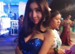 Lukpad, Si Ladyboy Seksi dari Thailand