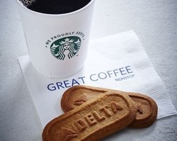 Delta Airlines Kini Sajikan Starbucks di Tiap Penerbangan