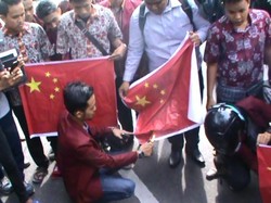 Protes Intimidasi Muslim Ughyur, Pendemo di Medan Bakar Bendera Cina
