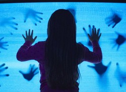 Murka Roh Jahat di Video Trailer Poltergeist Reboot