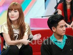 Irma Dharmawangsa Jual Kalung Berlian Hadiah Dwi Andhika