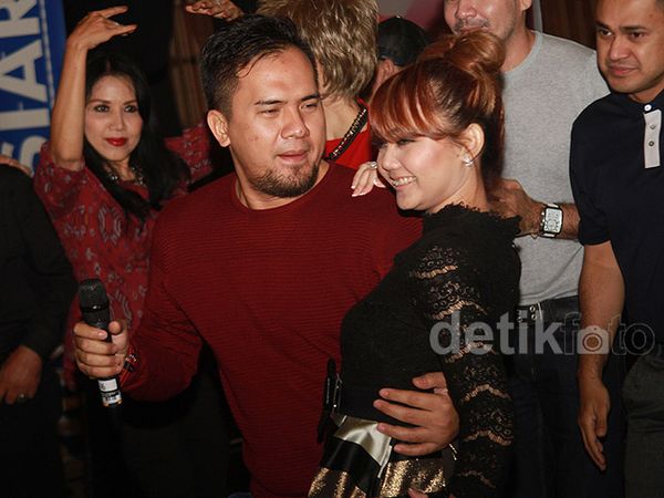 Saipul Jamil dan Rina Nose Mesra Banget!