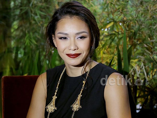 Adinia Wirasti, Simple tapi Stylish