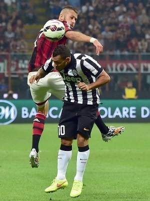 Adu Tajam antara Tevez vs Menez