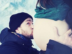 Foto: Aneka Gaya Unik Selebriti Umumkan Kabar Hamil